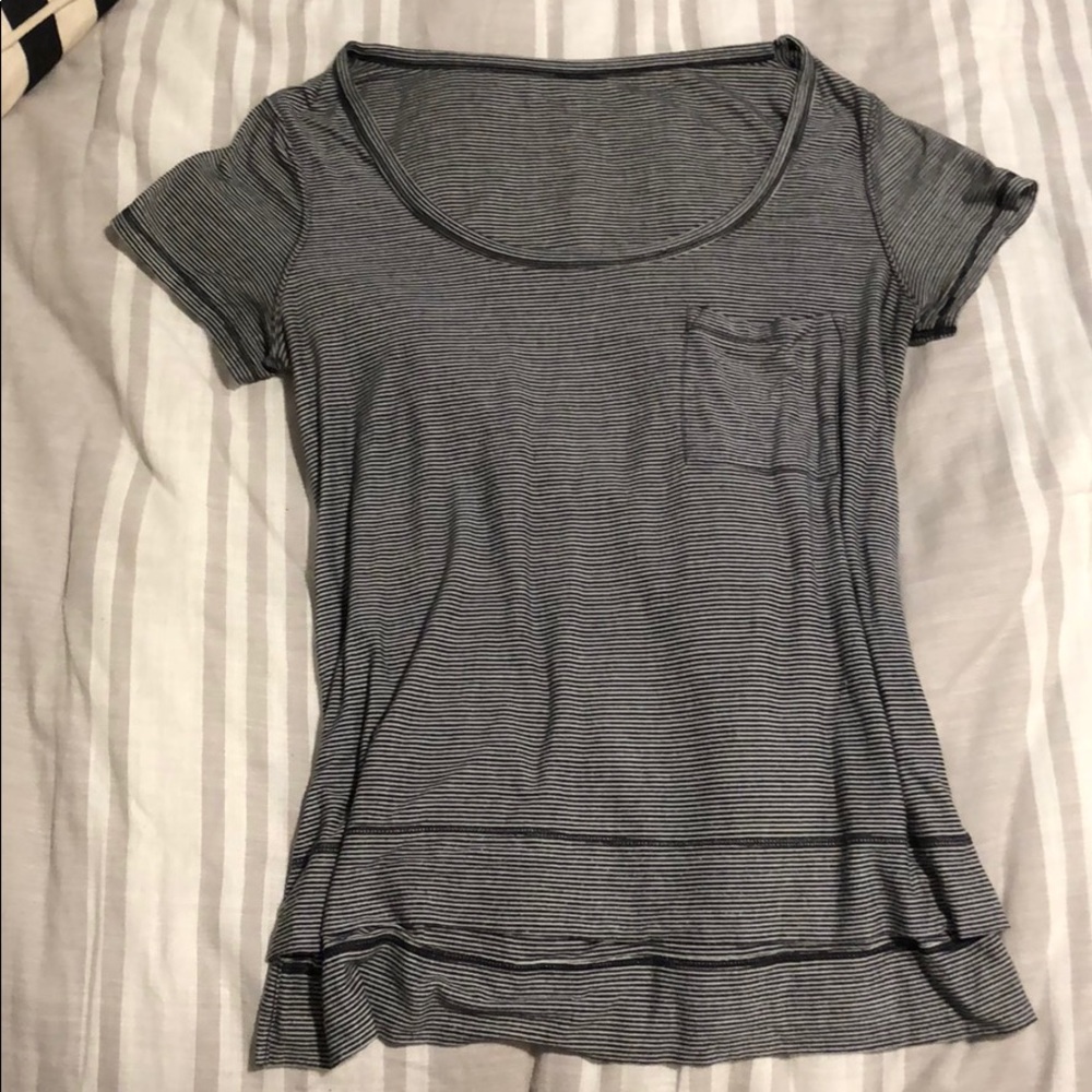 Lululemon striped t shirt pocket size 6 black grey
